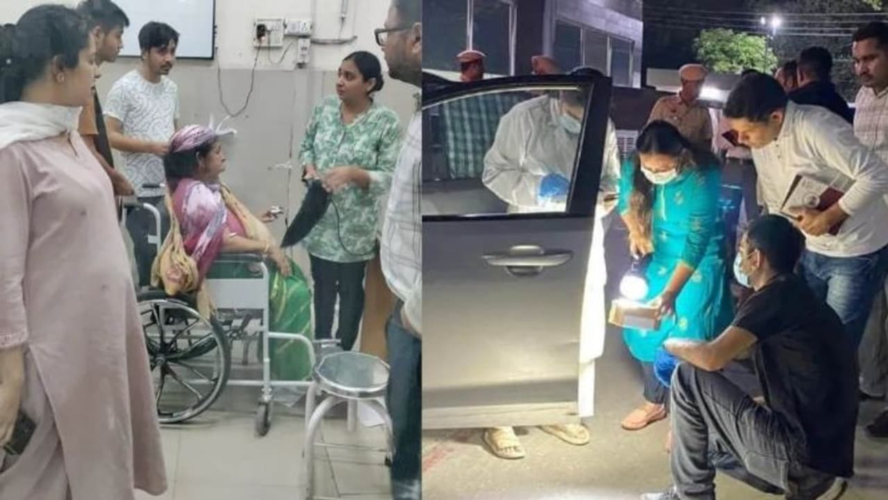 অন্ধকার রাস্তায় দাঁড়িয়ে গাড়ি