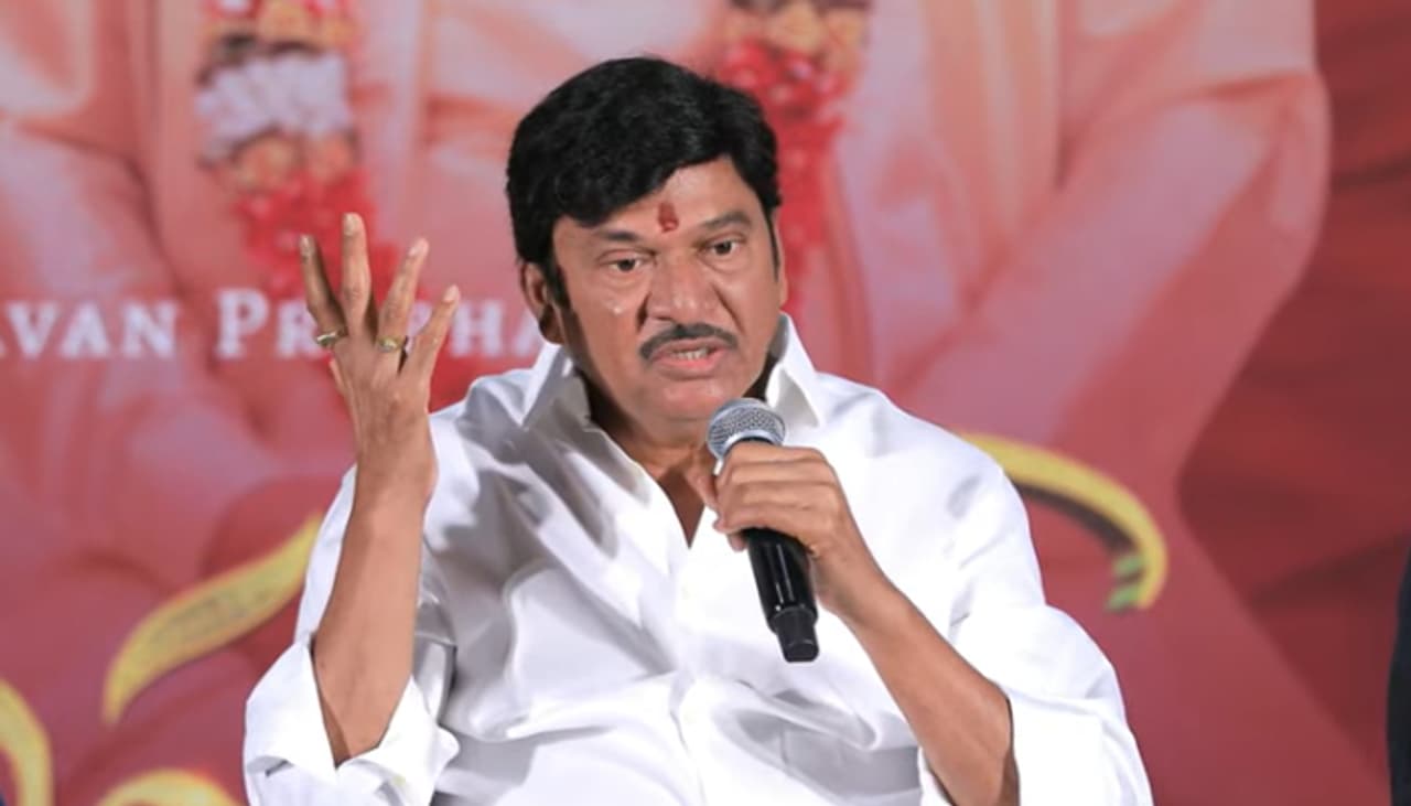 నవ్వులతో నటకిరీటిగా వెలుగుతున్న రాజేంద్రప్రసాద్ నవ్వులతో నటకిరీటిగా వెలుగుతున్న రాజేంద్రప్రసాద్