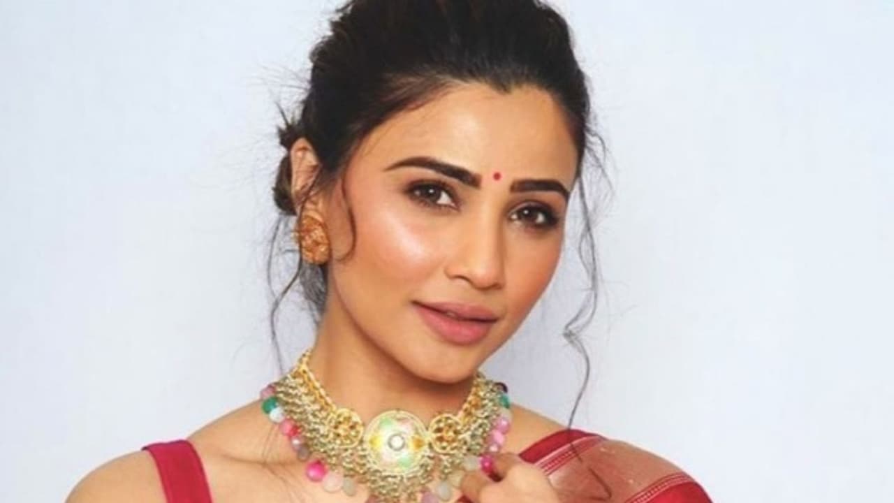  डेजी शाह