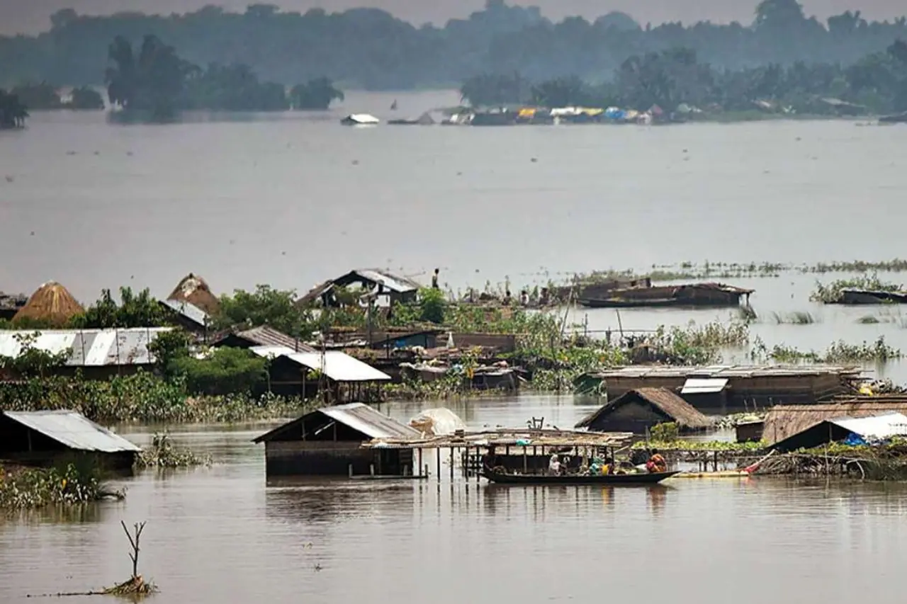 বন্যা বিপর্যস্ত উত্তর পূর্ব ভারত