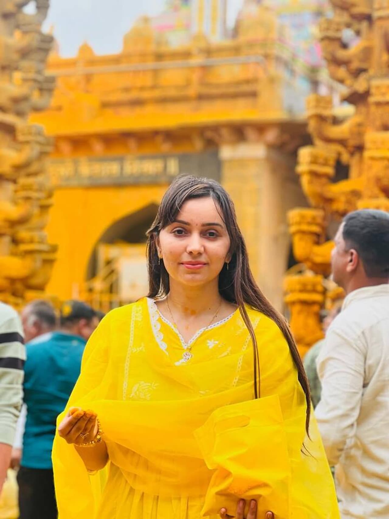 कारेगावच्या सरपंच निर्मला नवले जेजुरीच्या दर्शनाला, येळकोट येळकोट जय मल्हार 