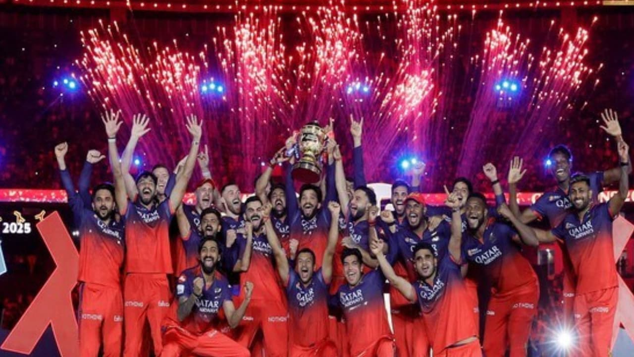 ಪ್ರಶಸ್ತಿ ಬರ ನೀಗಿಸಿಕೊಂಡ ಆರ್‌ಸಿಬಿ