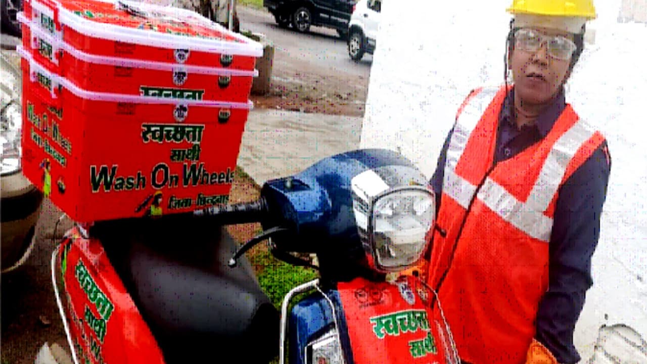 QR कोड स्कैन और कुछ ही मिनट में सफाई टीम तैयार! QR कोड स्कैन और कुछ ही मिनट में सफाई टीम तैयार!