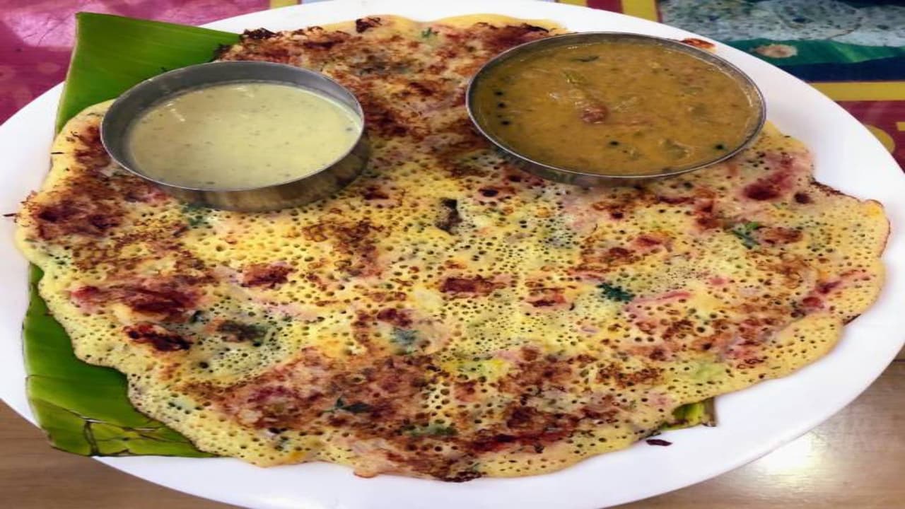 ವೈವಿಧ್ಯಮಯ ತಿಂಡಿಗಳಿವೆ ವೈವಿಧ್ಯಮಯ ತಿಂಡಿಗಳಿವೆ