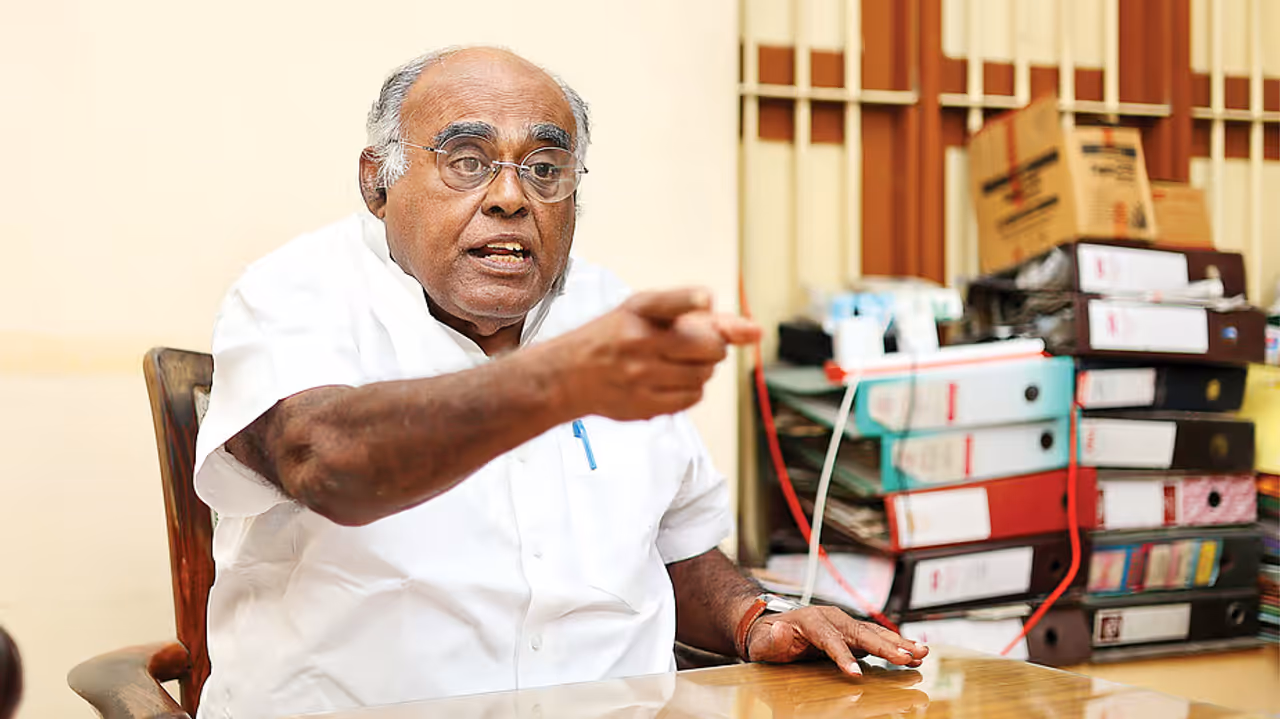 பல கட்சிகள் மாறிய பழ.கருப்பையா பல கட்சிகள் மாறிய பழ.கருப்பையா