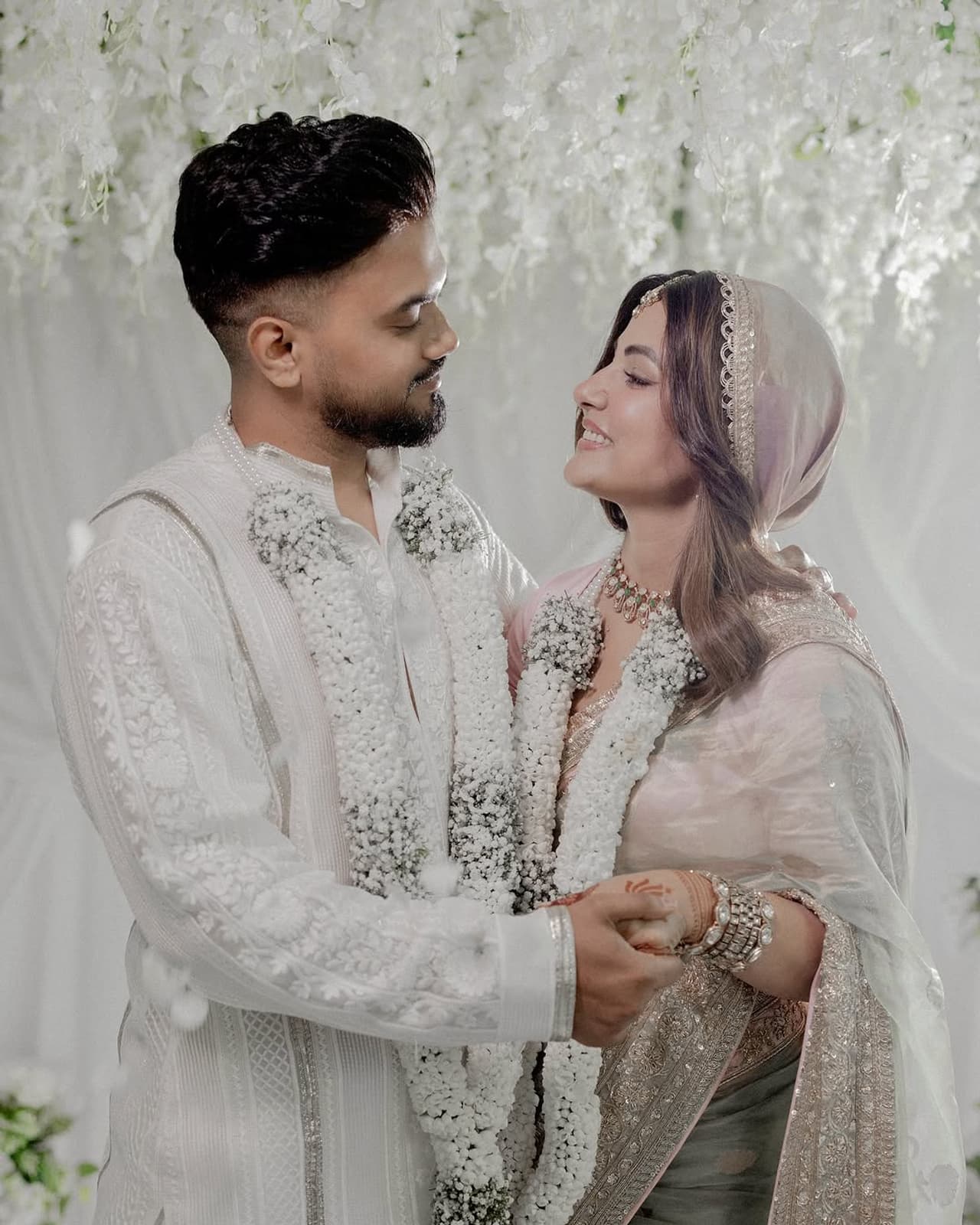 ஹிந்தி நடிகை ஹினா கான்