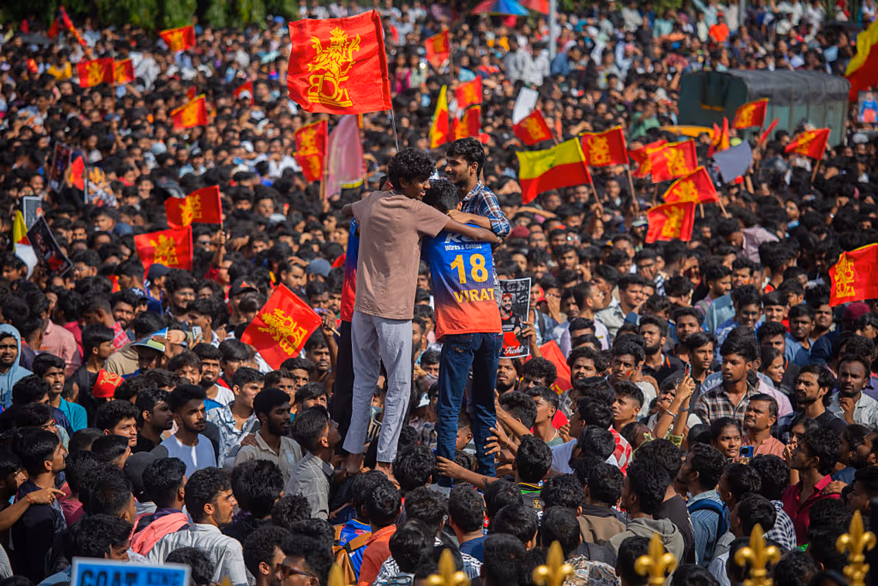 బెంగ‌ళూరు చిన్నస్వామి స్టేడియం తొక్కిస‌లాట‌.. ఆర్సీబీదే త‌ప్పు