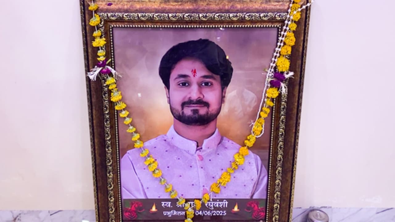 प्यार, प्लान और मौत: सोनम की करतूत से सब दंग प्यार, प्लान और मौत: सोनम की करतूत से सब दंग