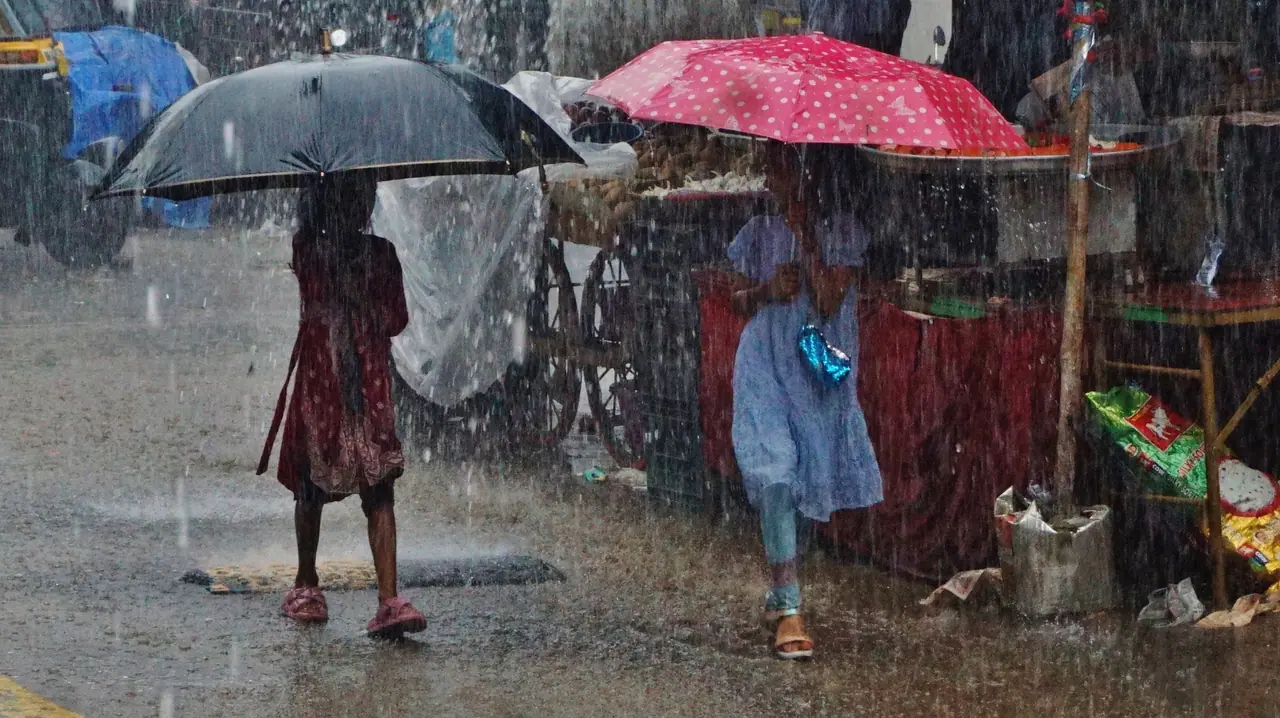 హైదరాబాద్ లో కుండపోత వర్షం