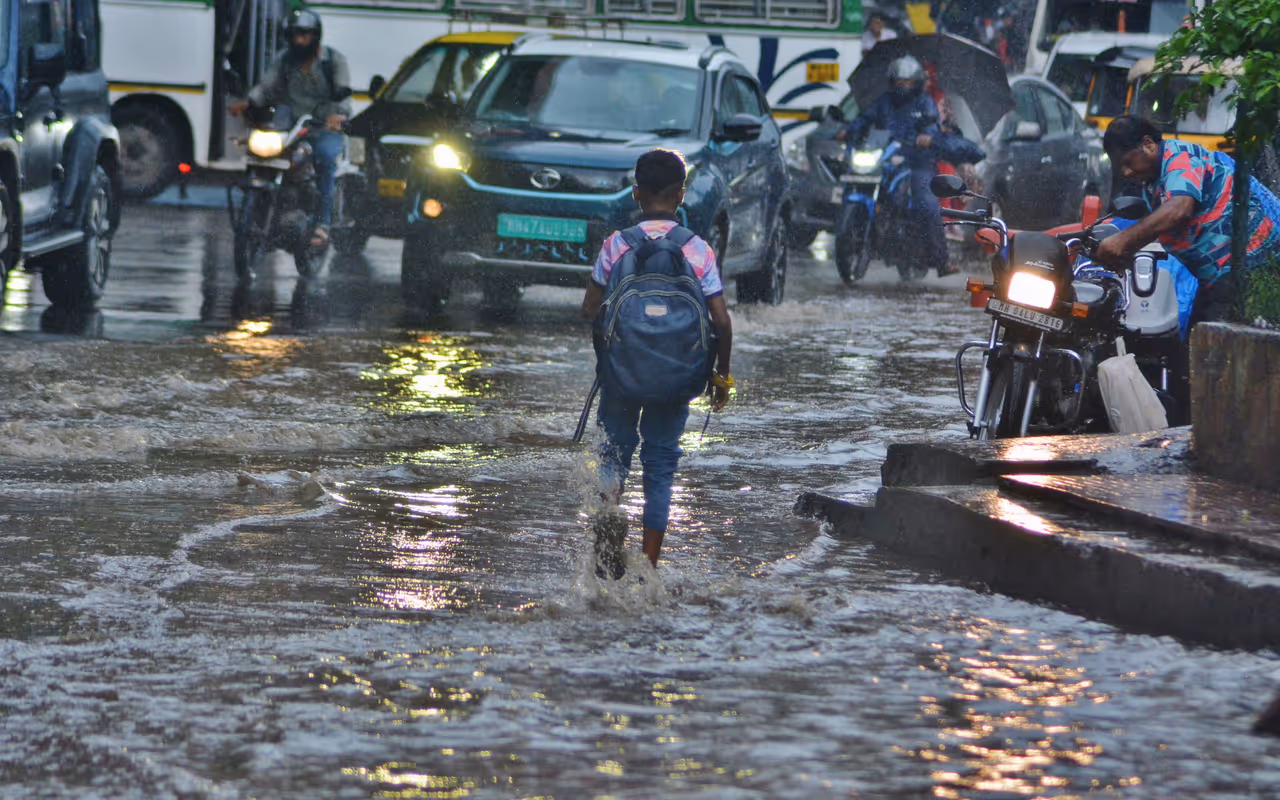 தென் மேற்கு பருவமழை தீவிரம்