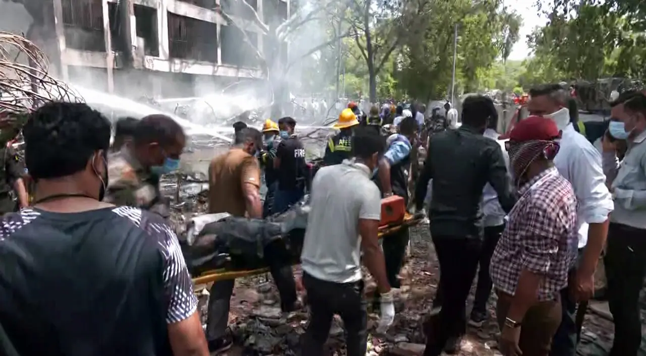 আমেদাবাদে বিমান দুর্ঘটনা আমেদাবাদে বিমান দুর্ঘটনা