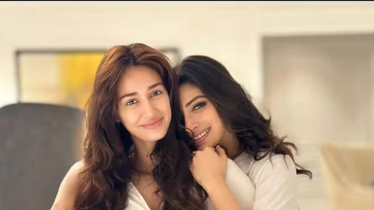 दिशा पटानी मौनी रॉय दिशा पटानी मौनी रॉय