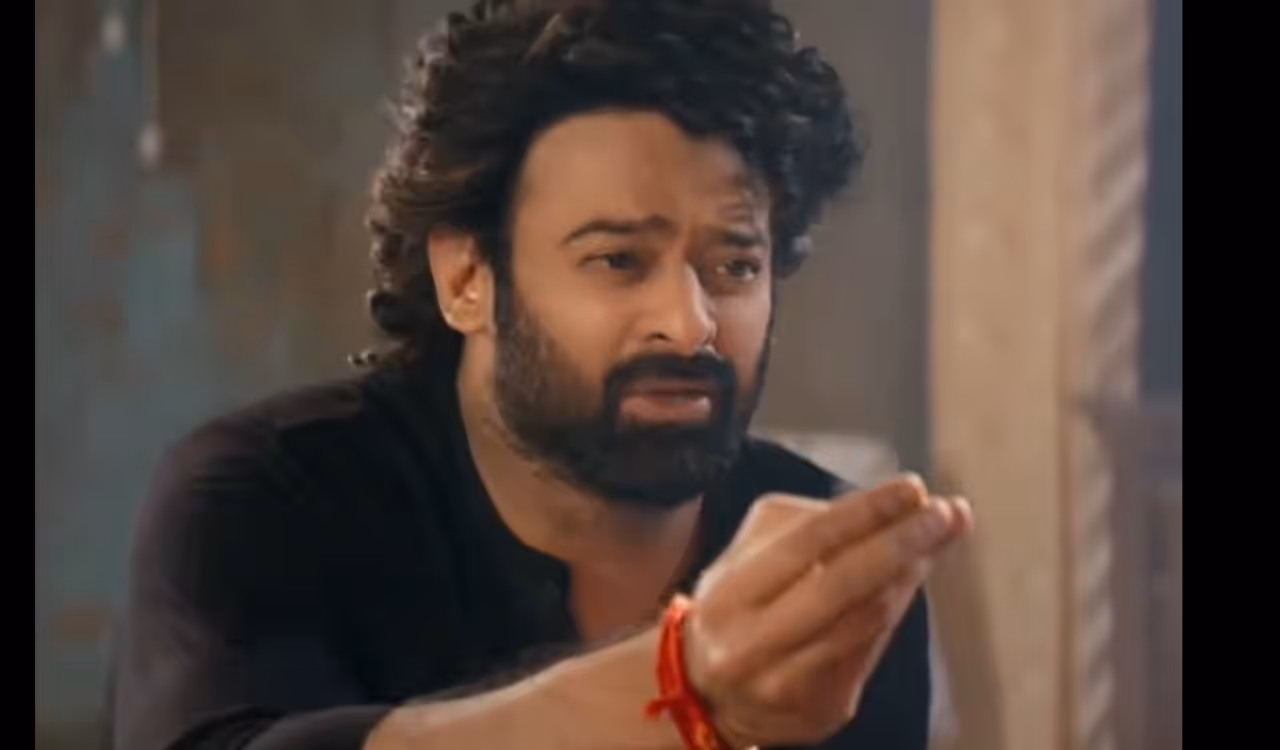 ఆడియెన్స్ మధ్య థియేటర్లో సినిమా చూసి ప్రభాస్ ఆడియెన్స్ మధ్య థియేటర్లో సినిమా చూసి ప్రభాస్