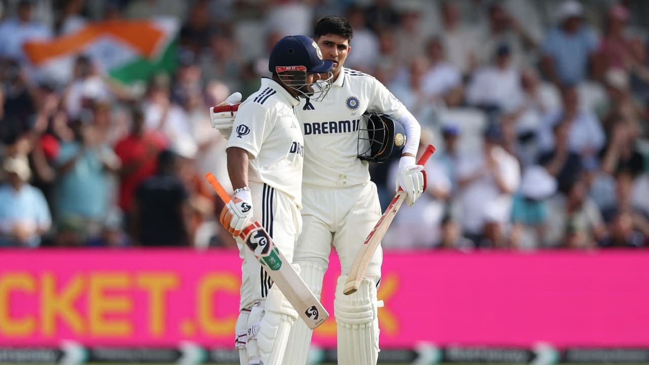 শুক্রবার টেস্ট ক্রিকেটে মহেন্দ্র সিং ধোনির রেকর্ড ভেঙে দিলেন ঋষভ পন্থ