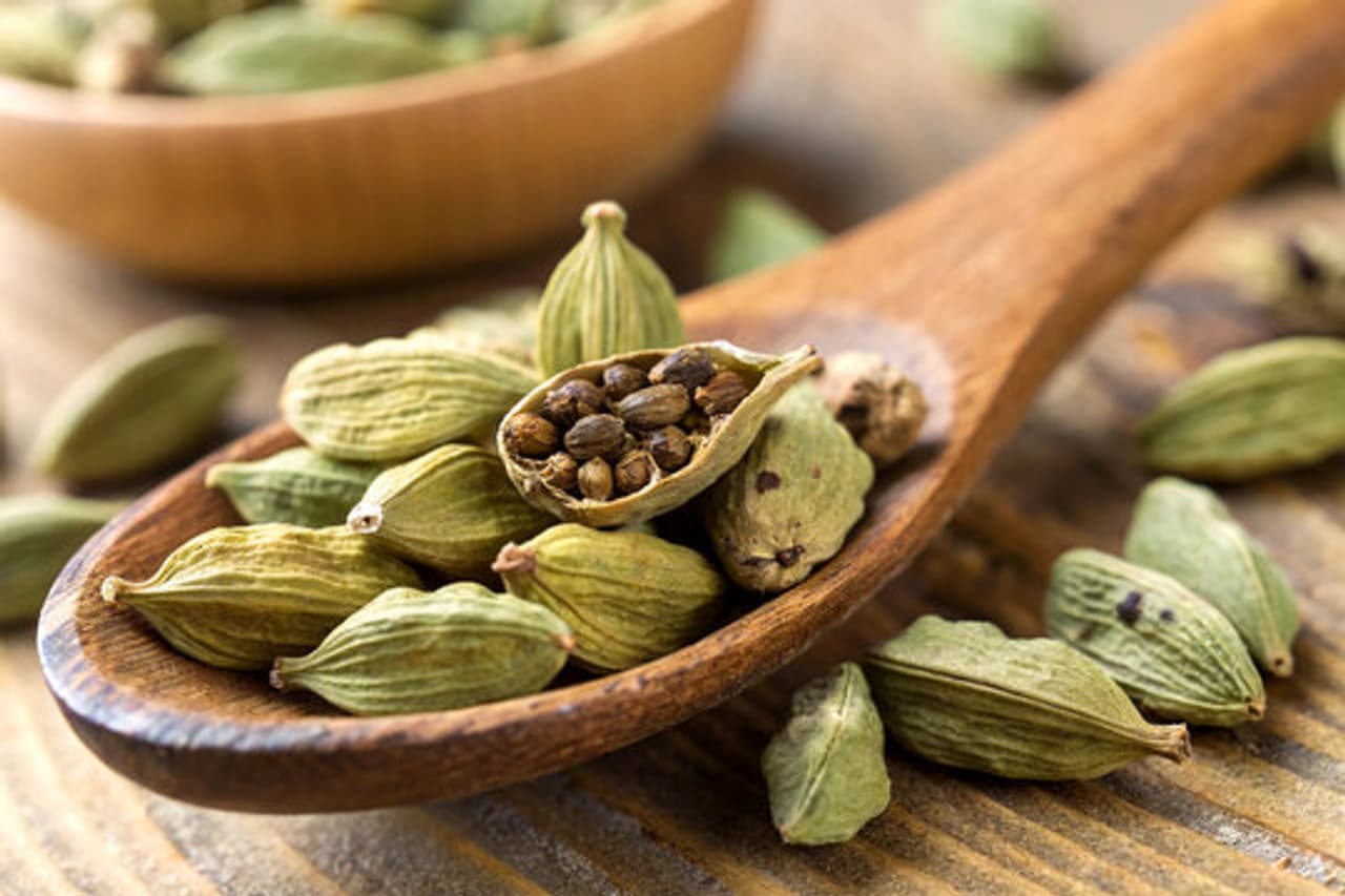 Health benefits of drinking cardamom water daily