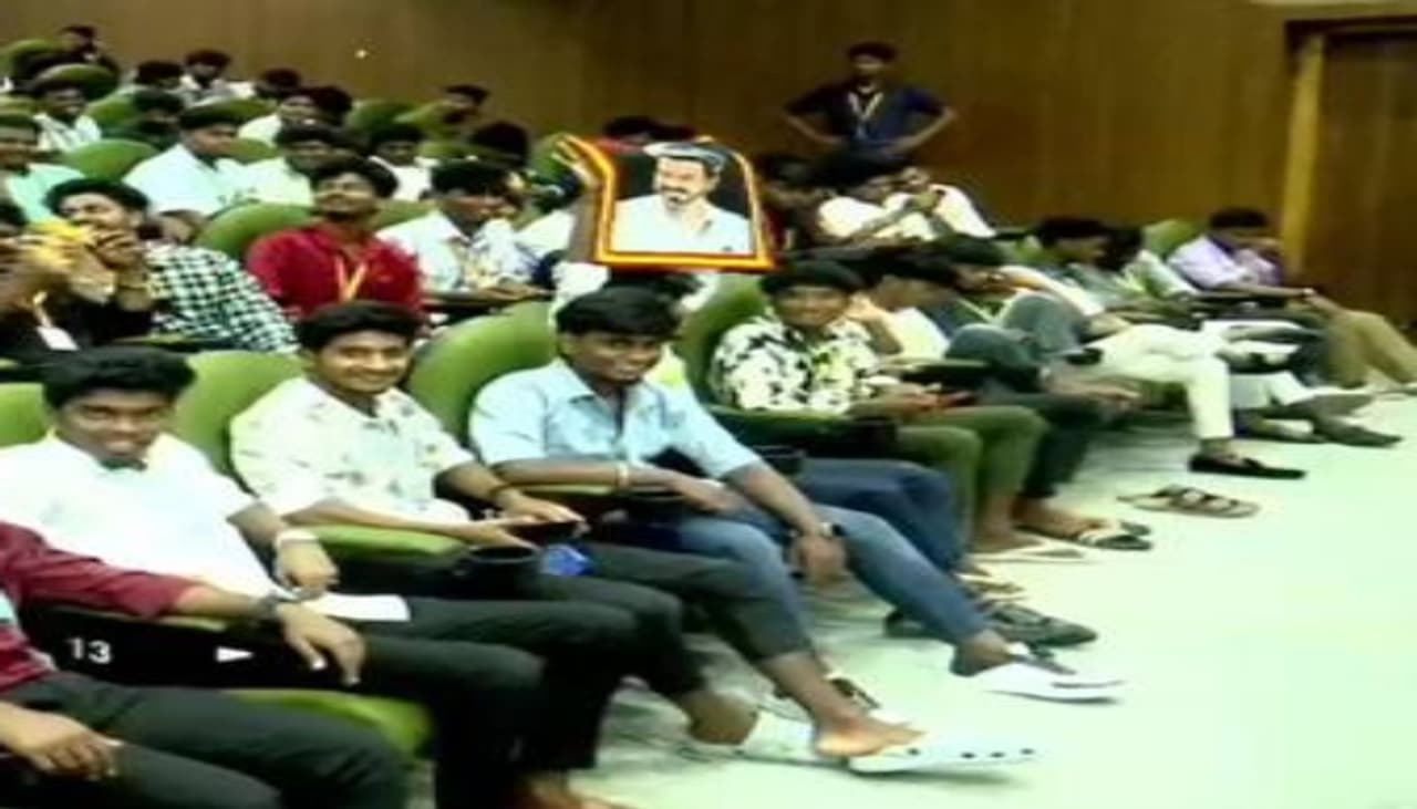 Tamil Nadu Students Displayed TVK Flag and Vijay's Photo At Function Attended By MK Stalin