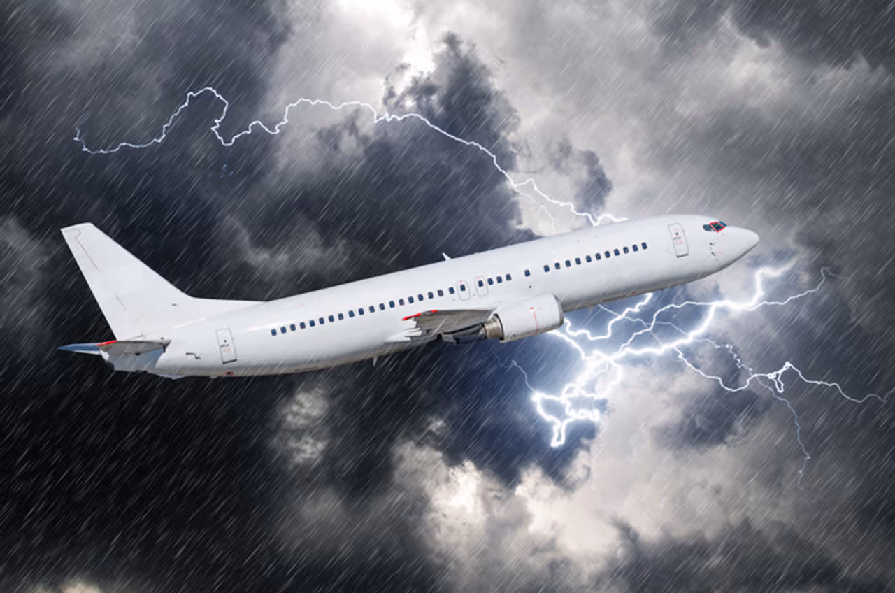 விமானப் பயணம் ஏன் ஆட்டம் போடுகிறது? காலநிலை மாற்றத்தின் கண்ணுக்கு தெரியாத ஆபத்து!