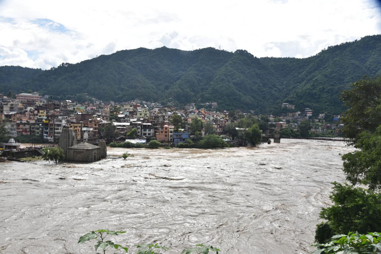 తెలుగు రాష్ట్రాల్లో వానలే వానలు