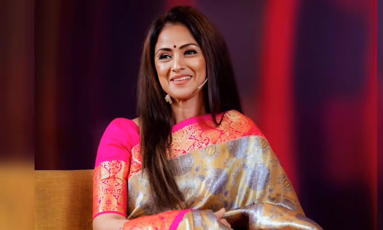 `టూరిస్ట్ ఫ్యామిలీ`తో సిమ్రాన్‌ బెస్ట్ కమ్‌ బ్యాక్‌