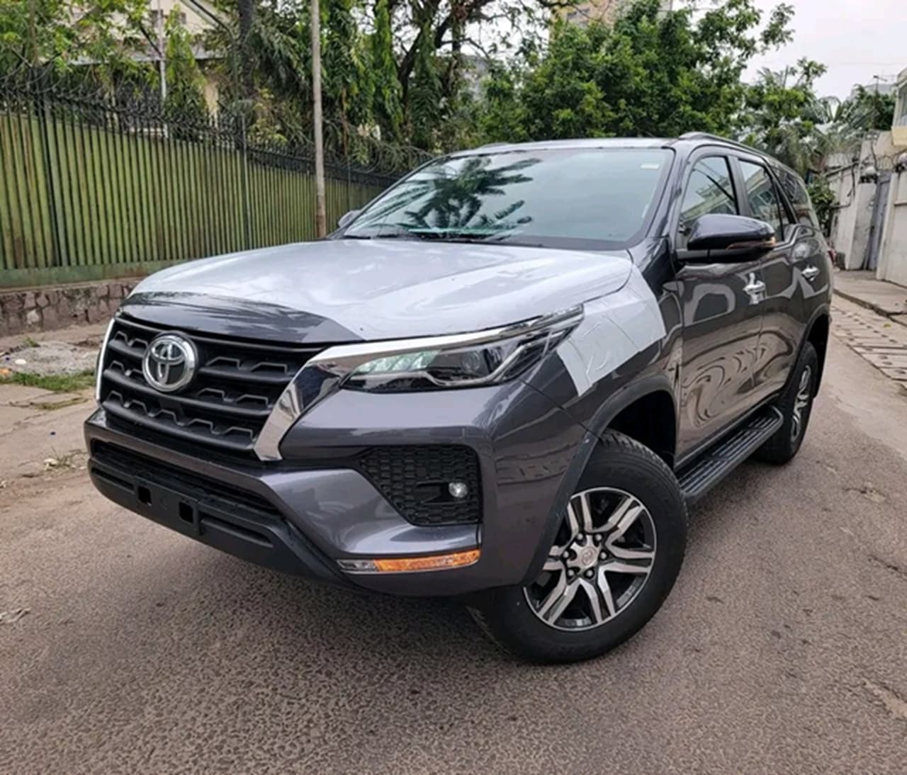 1. முதல் தலைமுறை டொயோட்டா ஃபார்ச்சூனர்