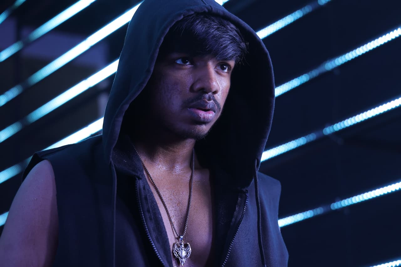 Phoenix Veezhan Day 1 Box Office