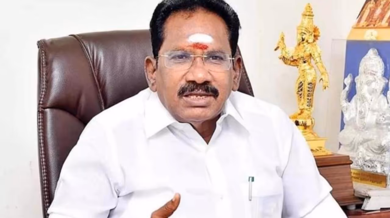 அதிமுக.வில் குவியும் இளைஞர்கள்