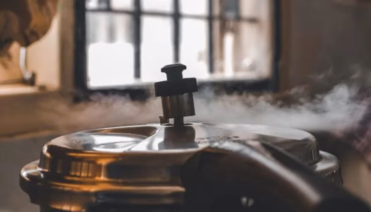  ಸರಿಯಾಗಿ ಬಳಸದಿದ್ದರೆ ಜೀವಕ್ಕೆ ಸಂಚಕಾರ ತರುವ ಪ್ರೆಷರ್​ ಕುಕ್ಕರ್​