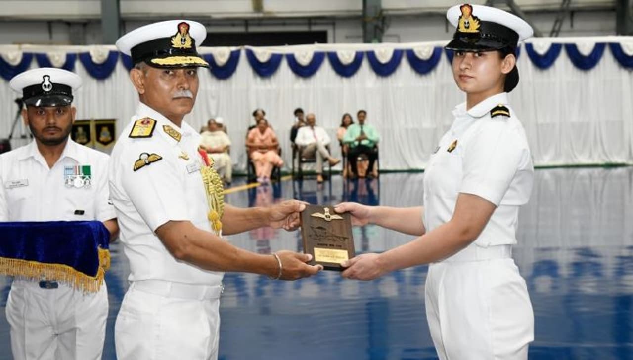 ఇండియన్ నేవీలో 'నారీ శక్తి' ఇండియన్ నేవీలో 'నారీ శక్తి'