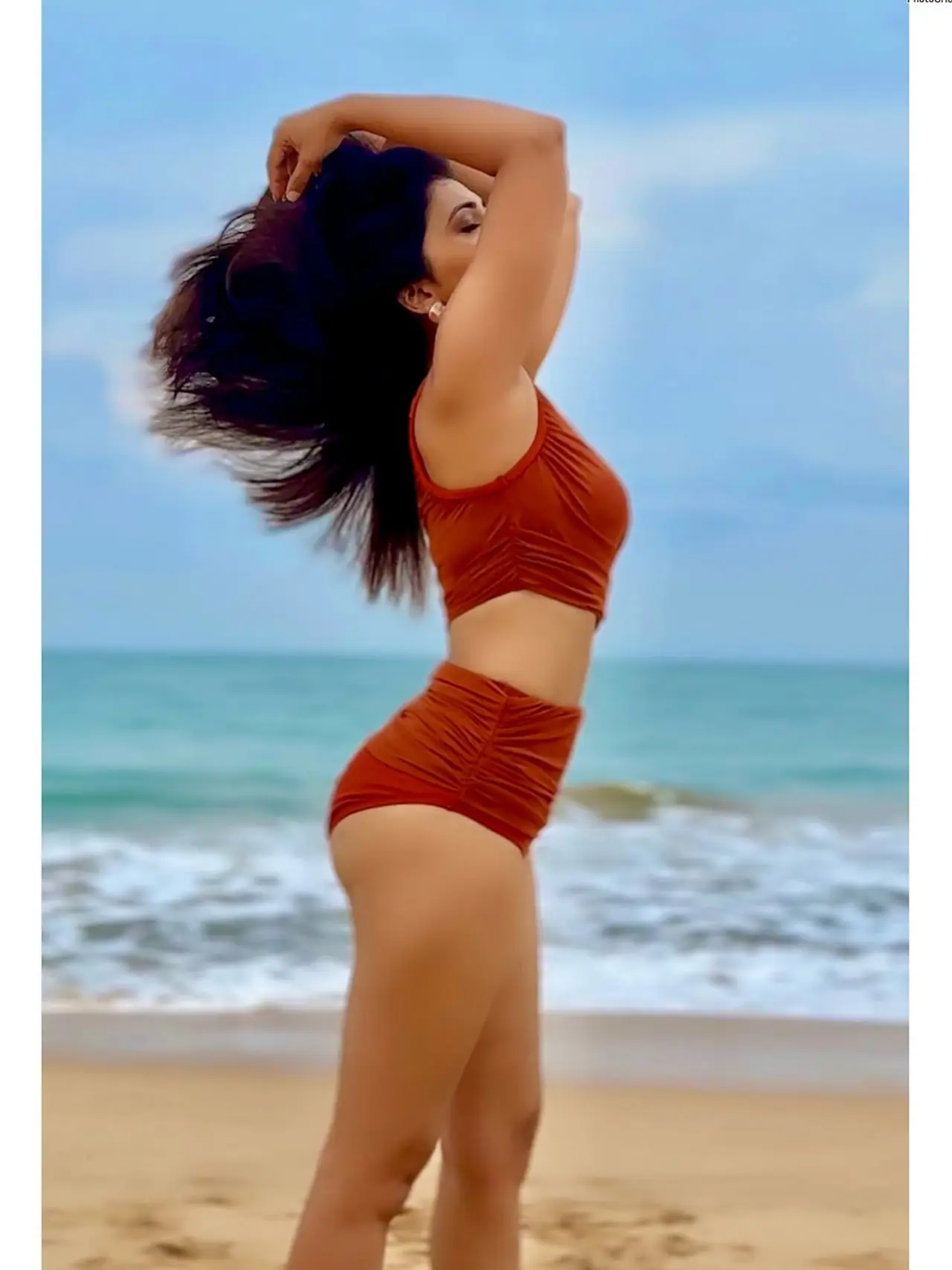 मी बिकिनी कपडे घालून फोटो टाकते आणि लोक... अभिनेत्री रुचिरा जाधव स्पष्टच बोलली 