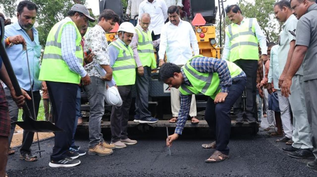 ఆంధ్ర ప్రదేేశ్ రోడ్ల నిర్మాణంలో సరికొత్త టెక్నాలజీ