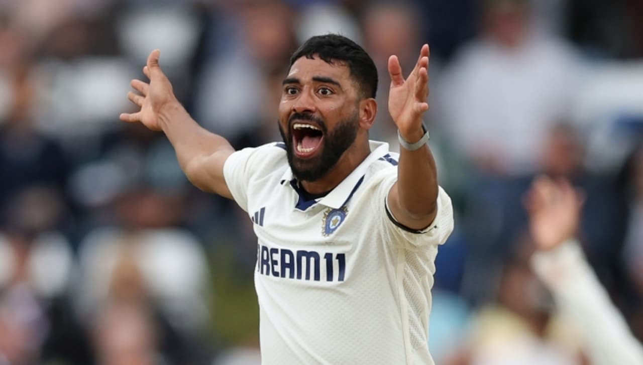 లార్డ్స్ లో అదరగొట్టిన భారత బౌలర్లు