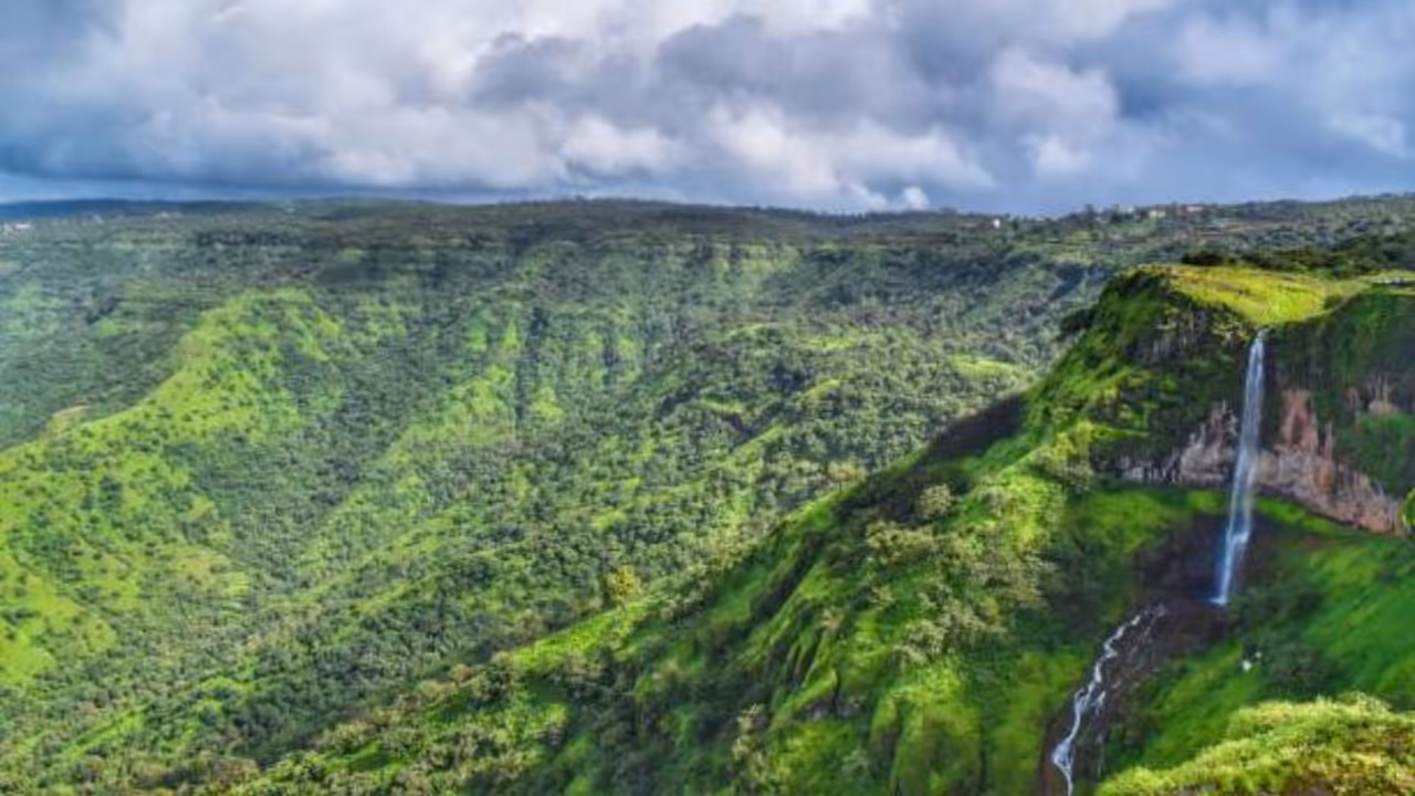 नवीन वर्षाचं सेलिब्रेशन कुठं करायचंय? मुंबई, पुण्यापासून जवळच असणारी हि ठिकाण घ्या माहित करून 