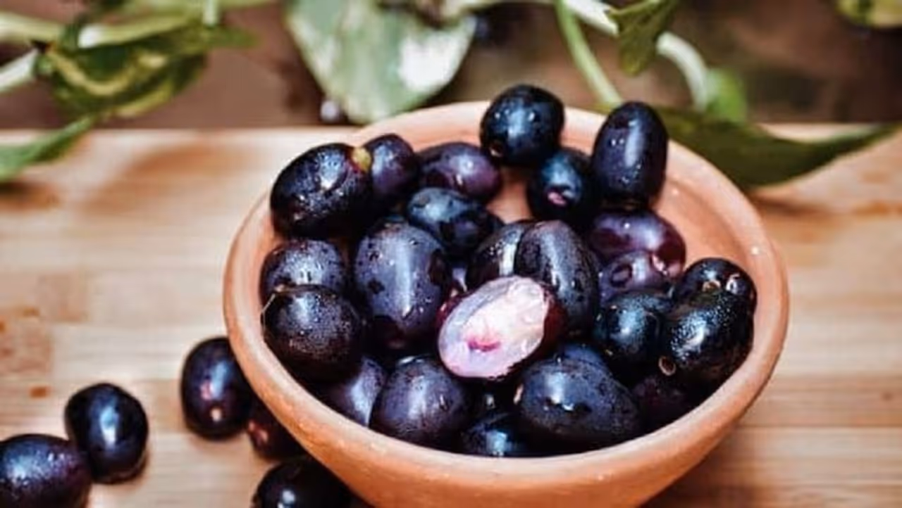 How to Make Jamun Fruit Chutney