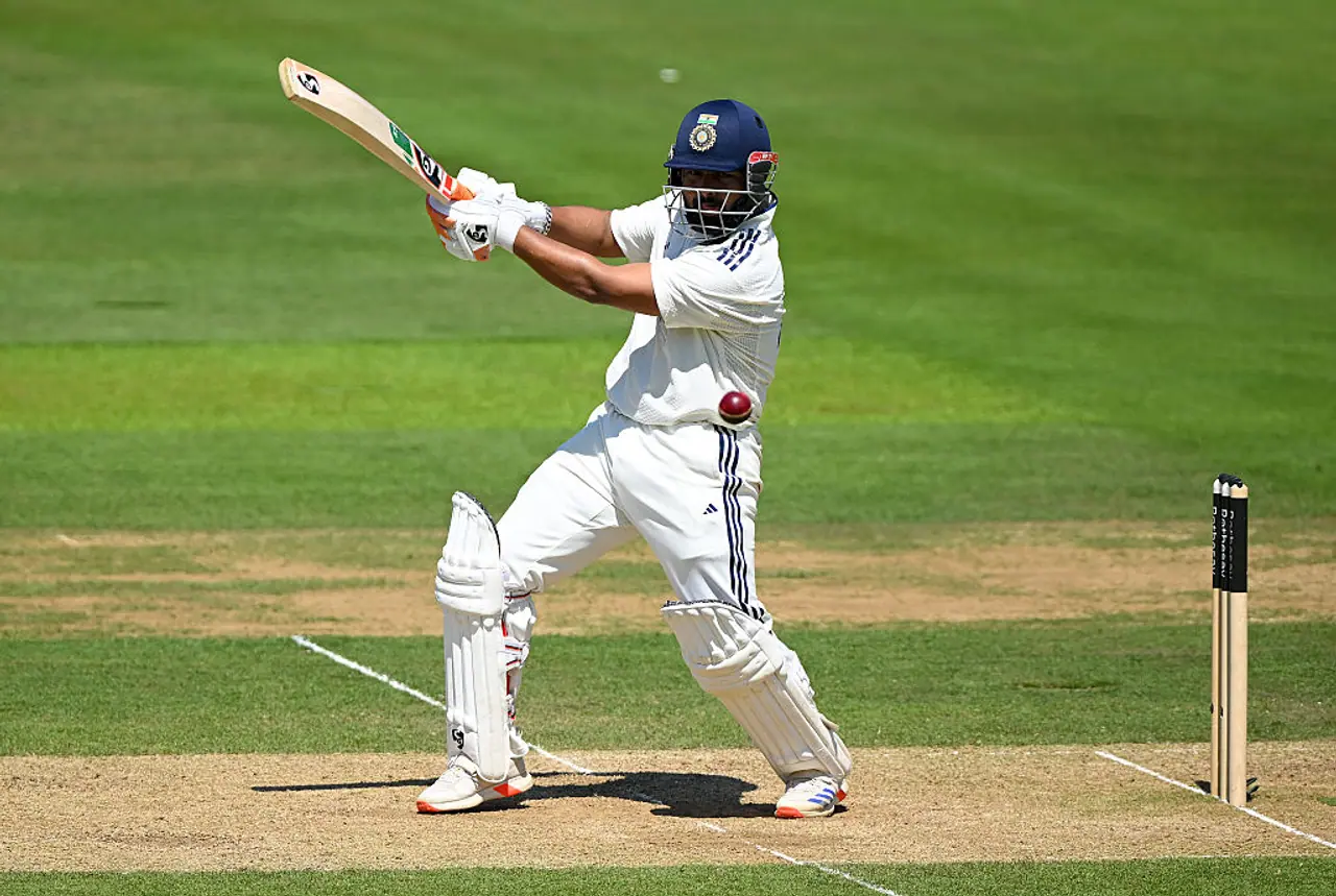 లార్డ్స్ లో ధనాధన్ బ్యాటింగ్ తో దుమ్మురేపిన రిషబ్ పంత్