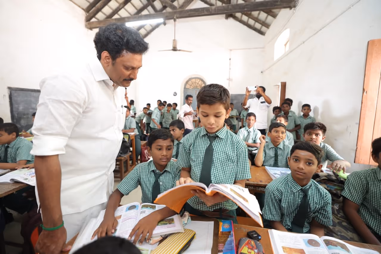 அரசு பள்ளி மாணவர்களுக்கான சலுகைகள்