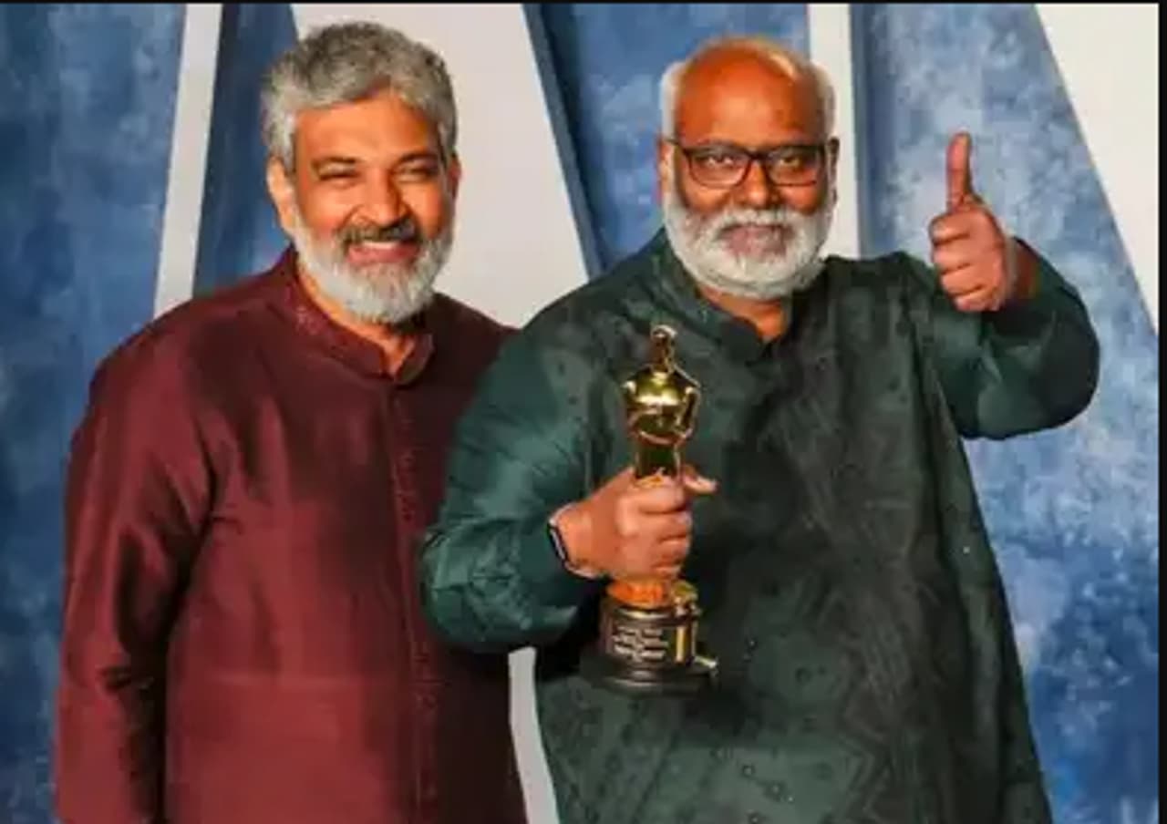 కీరవాణి జక్కన్న సినిమాల్లో థియేటర్లను షేక్ చేసిన సాంగ్స్ ఇవే కీరవాణి జక్కన్న సినిమాల్లో థియేటర్లను షేక్ చేసిన సాంగ్స్ ఇవే