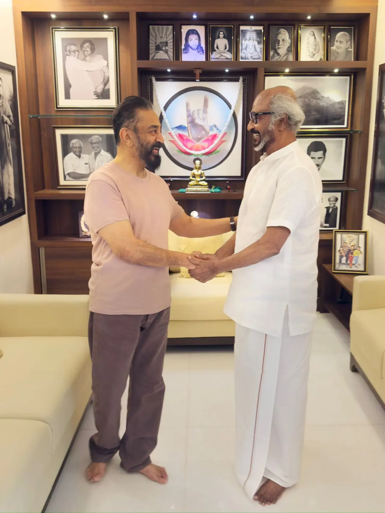 मी खूप आनंदित आहे मी खूप आनंदित आहे