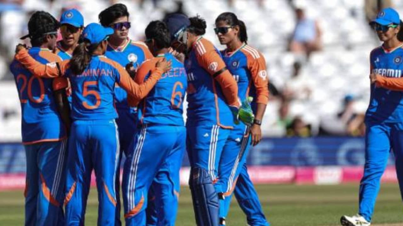 ఇంగ్లాండ్ను గట్టెక్కించిన డంక్లీ – రిచర్డ్స్ ఇంగ్లాండ్ను గట్టెక్కించిన డంక్లీ – రిచర్డ్స్