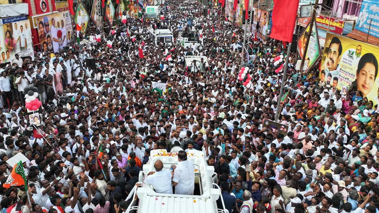 அதிமுக பொதுச்செயலாளர் எடப்பாடி பழனிசாமி