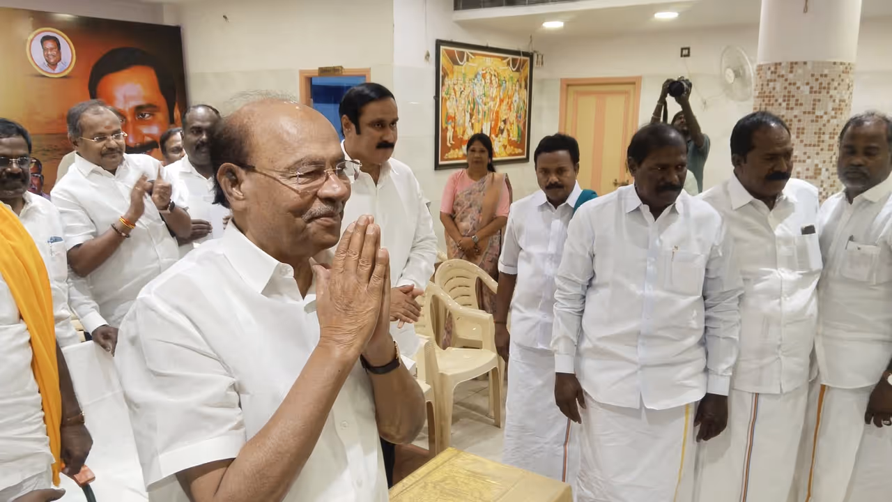 தேர்தல் ஆணையத்தில் முறையிட்ட ராமதாஸ்