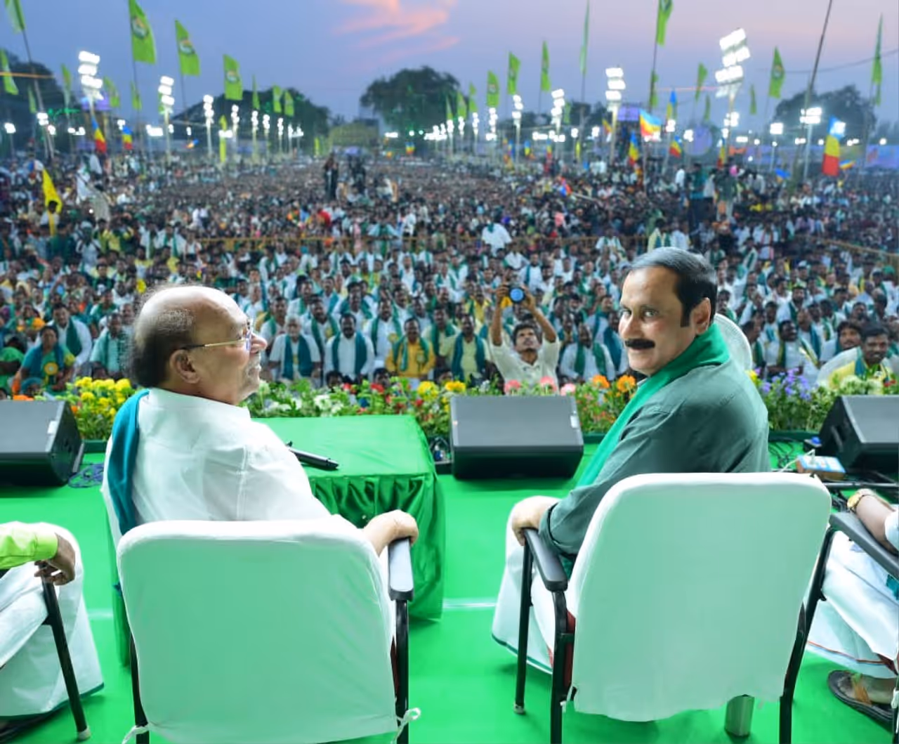 தந்தை மகன் மோதல்