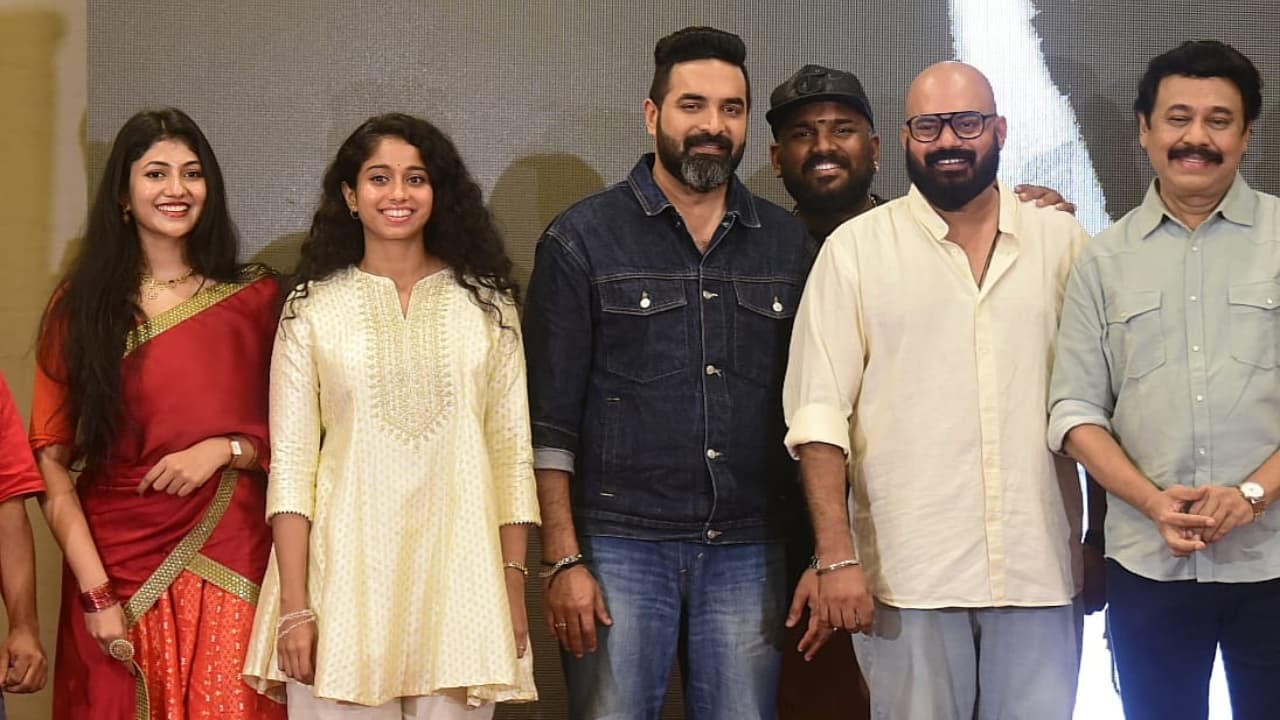 ടൈറ്റില്‍ ലോഞ്ചില്‍ നിന്ന്