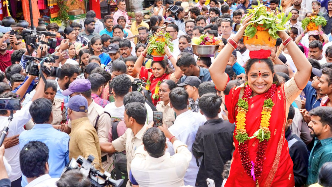 ఆధ్యాత్మిక వైభవంతో లాల్ దర్వాజ బోనాలు