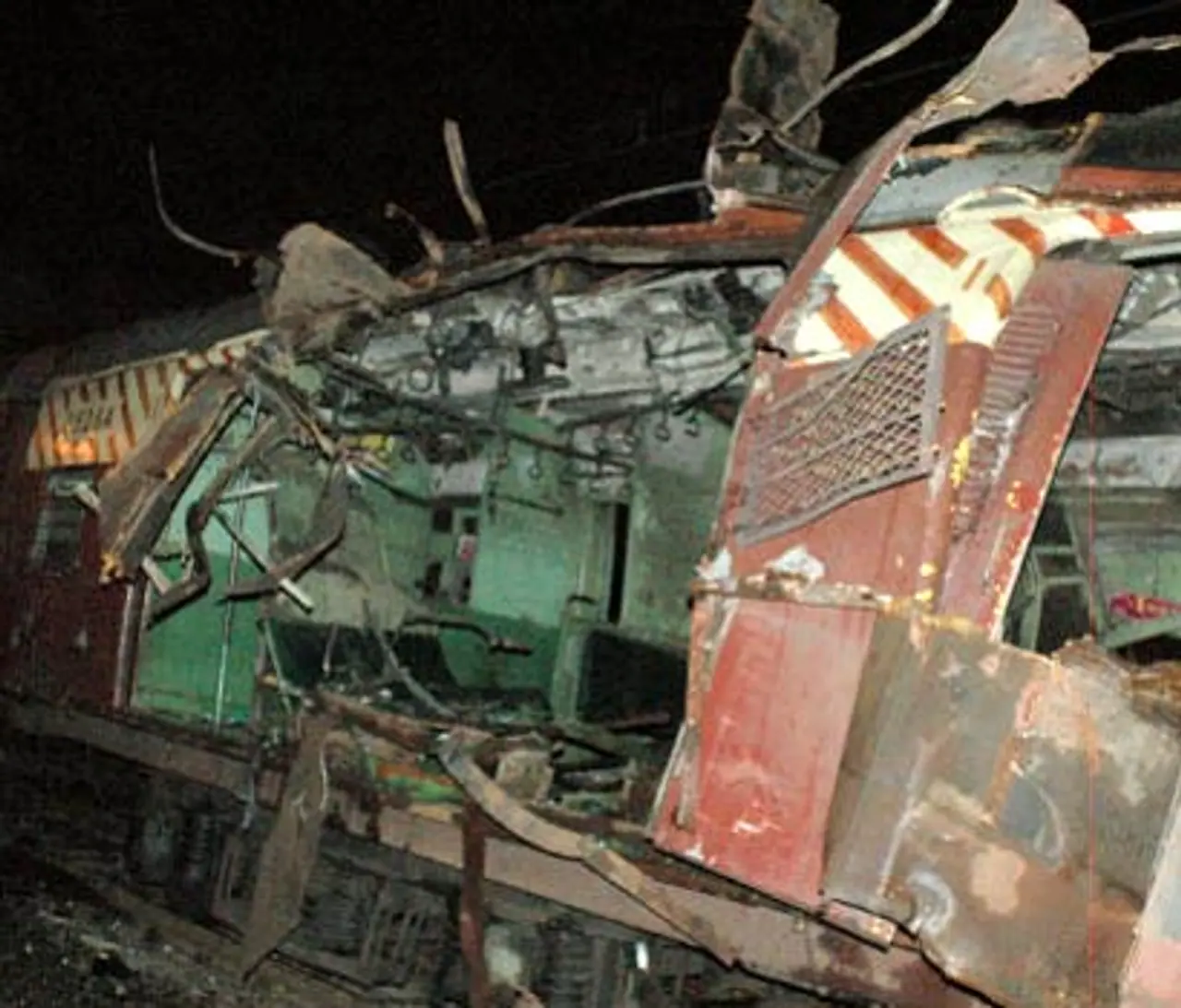 १२ आरोपींना निर्दोष घोषित केले १२ आरोपींना निर्दोष घोषित केले