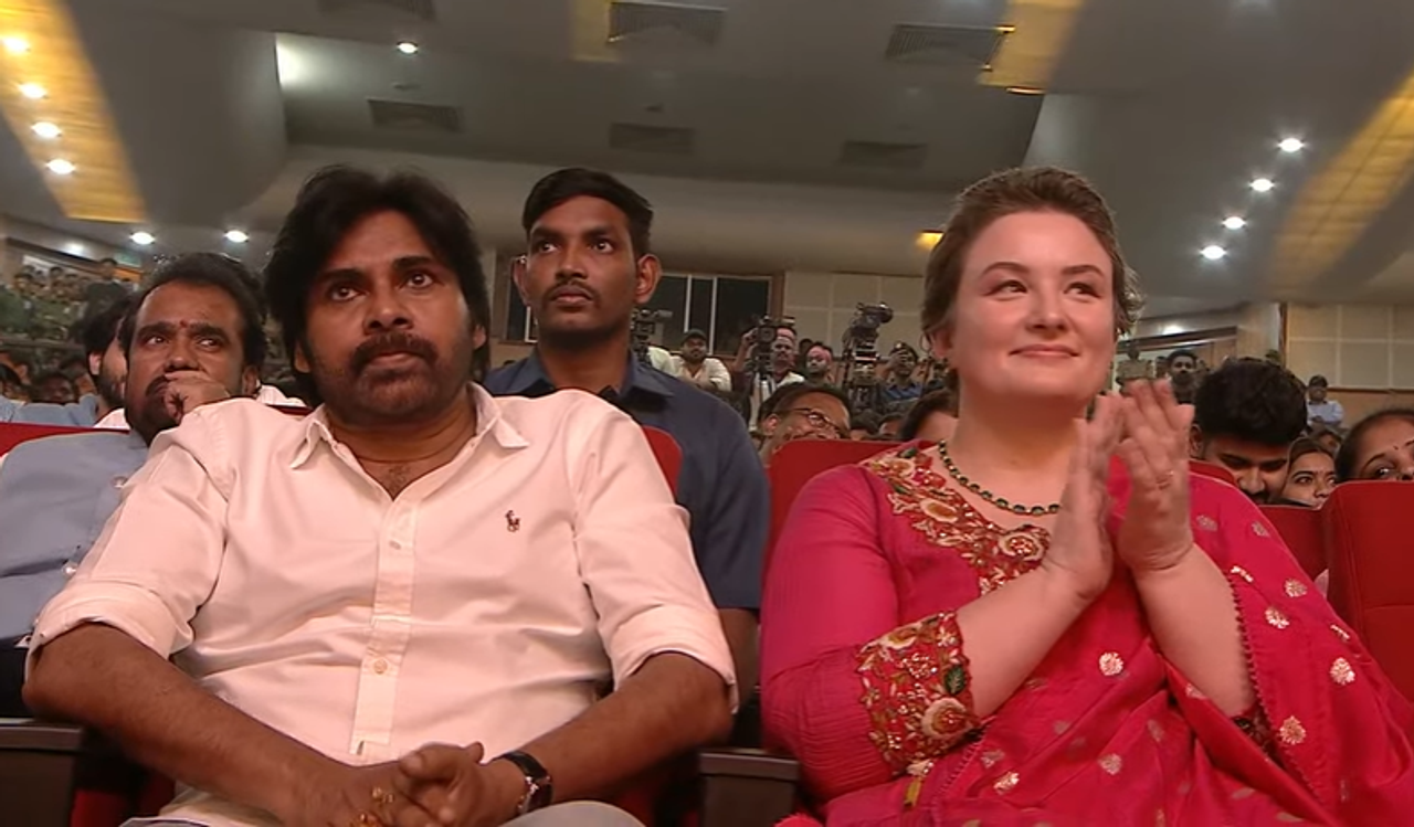 రీమేక్‌లతో స్టార్‌ గా ఎదిగిన పవన్‌ కళ్యాణ్‌