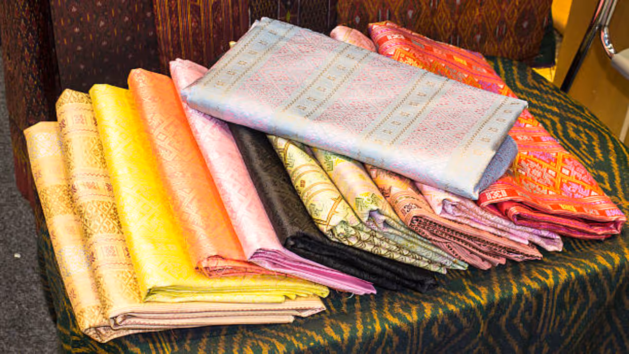 ఇందిరా మహిళా శక్తి పేరుతో పంపిణీ