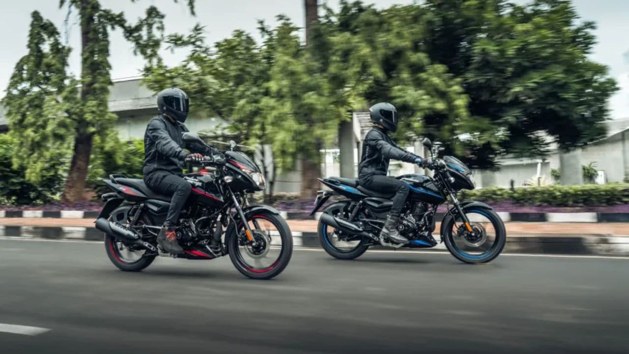 बजाज टू व्हीलर्स की डिमांड बजाज टू व्हीलर्स की डिमांड