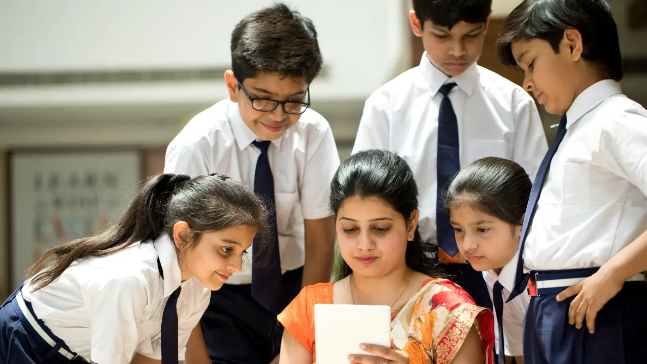 क्लास 8वीं के छात्रों के लिए गणित की नई किताब क्लास 8वीं के छात्रों के लिए गणित की नई किताब