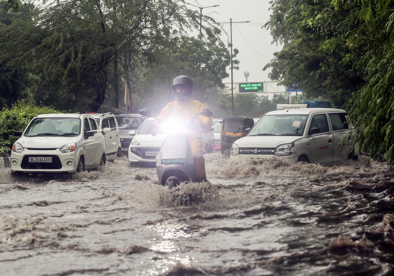 Mumbai Rain: मुंबईत मुसळधार पाऊस; रेड अलर्ट जारी, कोकण किनारपट्टीवर होणार चांगला पाऊस 