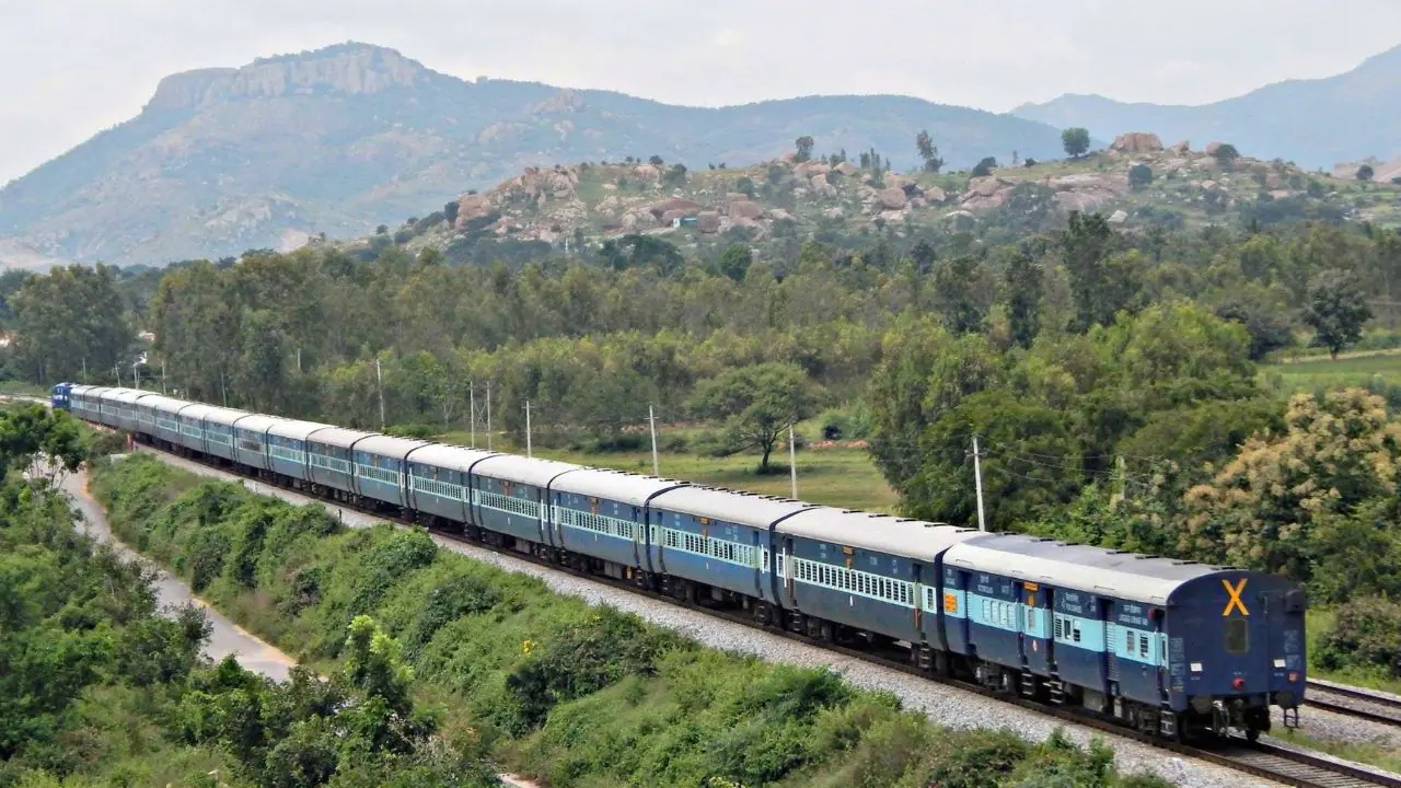 দূরপাল্লার ট্রেন নিয়ে নয়া ঘোষণা রেলমন্ত্রীর দূরপাল্লার ট্রেন নিয়ে নয়া ঘোষণা রেলমন্ত্রীর